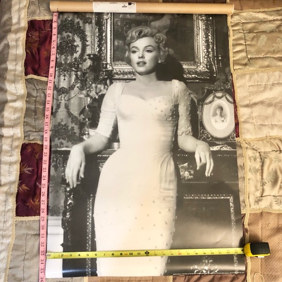 ⭐ Marilyn Monroe Black & White Poster – Vintage Hollywood Icon ⭐ - Picture 2 of 10